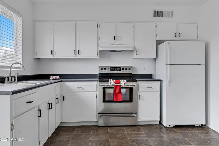 Property Photo:  1118 W Tulane Drive  AZ 85283 