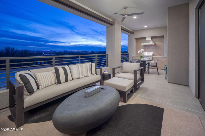 Property Photo:  5250 E Deer Valley Drive 303  AZ 85054 