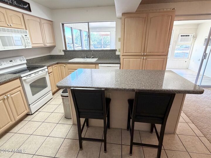 Property Photo:  923 S Ember Circle  AZ 85208 