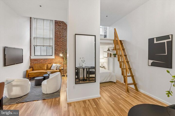 Property Photo:  315 New Street 111  PA 19106 