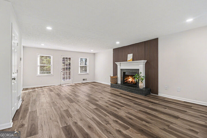 Property Photo: 1956 Spencer Oaks Lane GA 30058