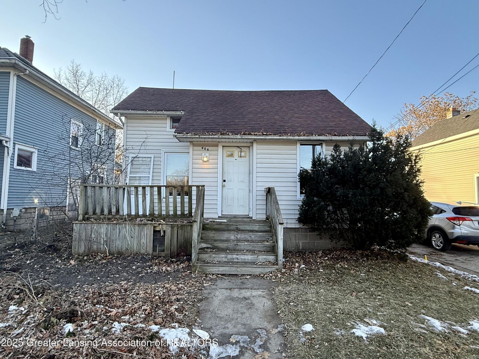 Property Photo:  906 Michigan Avenue  MI 48867 