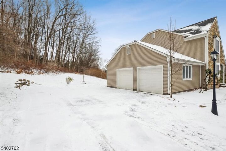 Property Photo:  1 Knob Hill Rd  NJ 07840 