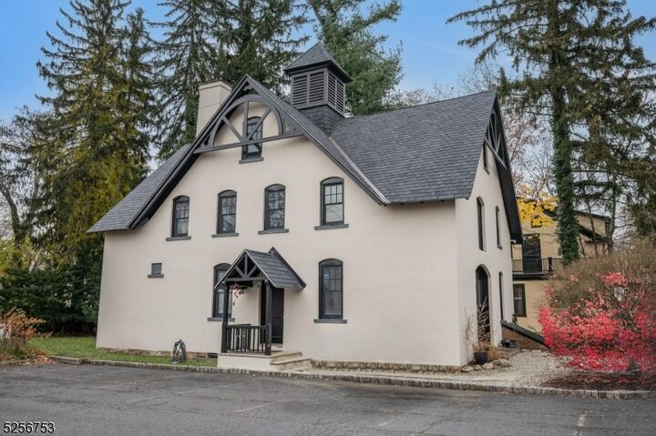 Property Photo:  10 Oak St  NJ 07960 