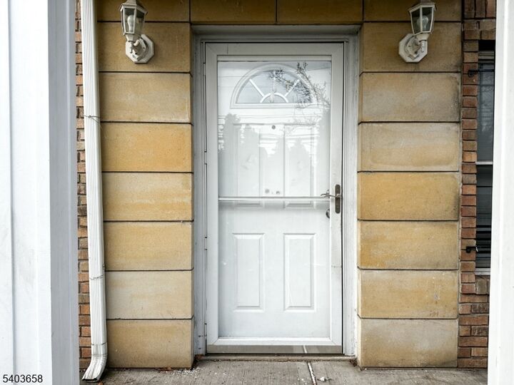 Property Photo:  171 Clifford St, Unit 1  NJ 07105 