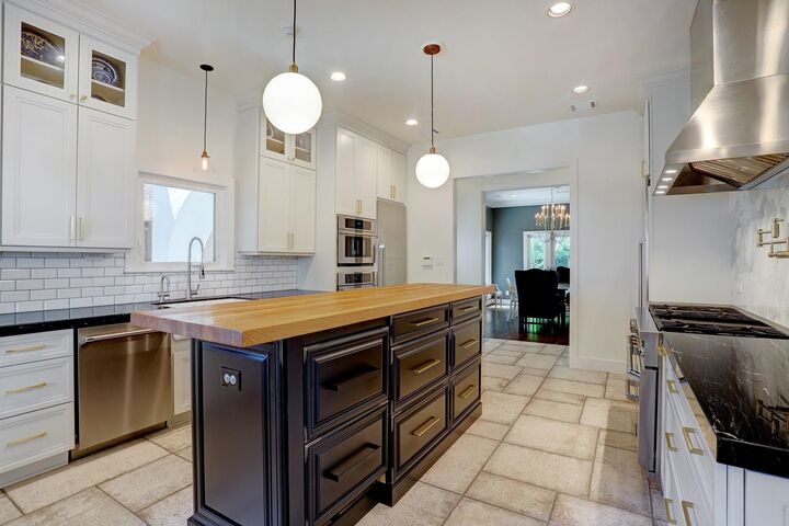 Property Photo: 3779 Robinhood Street TX 77005