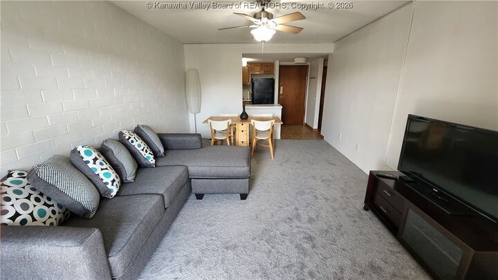 Property Photo:  2106 Kanawha Boulevard E 727  WV 25311 