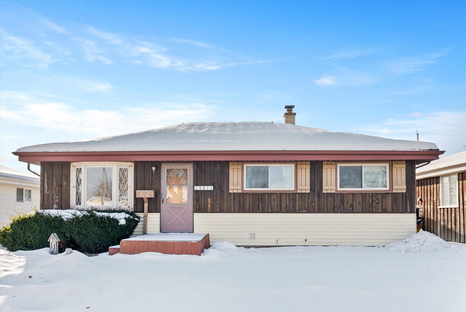 Property Photo:  1521 W Holmes Ave  WI 53221 