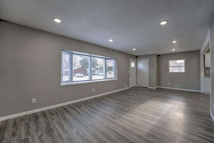 Property Photo:  1416 7th St SW  ND 58701-5708 