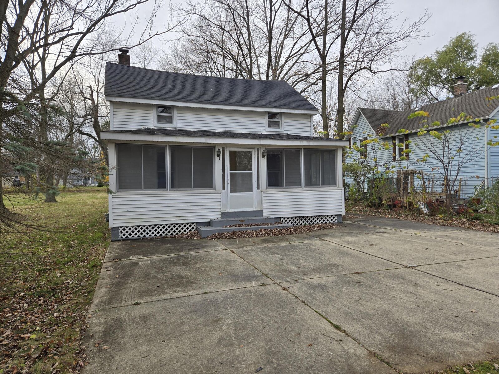 Property Photo: 25438 4th Street MI 48138