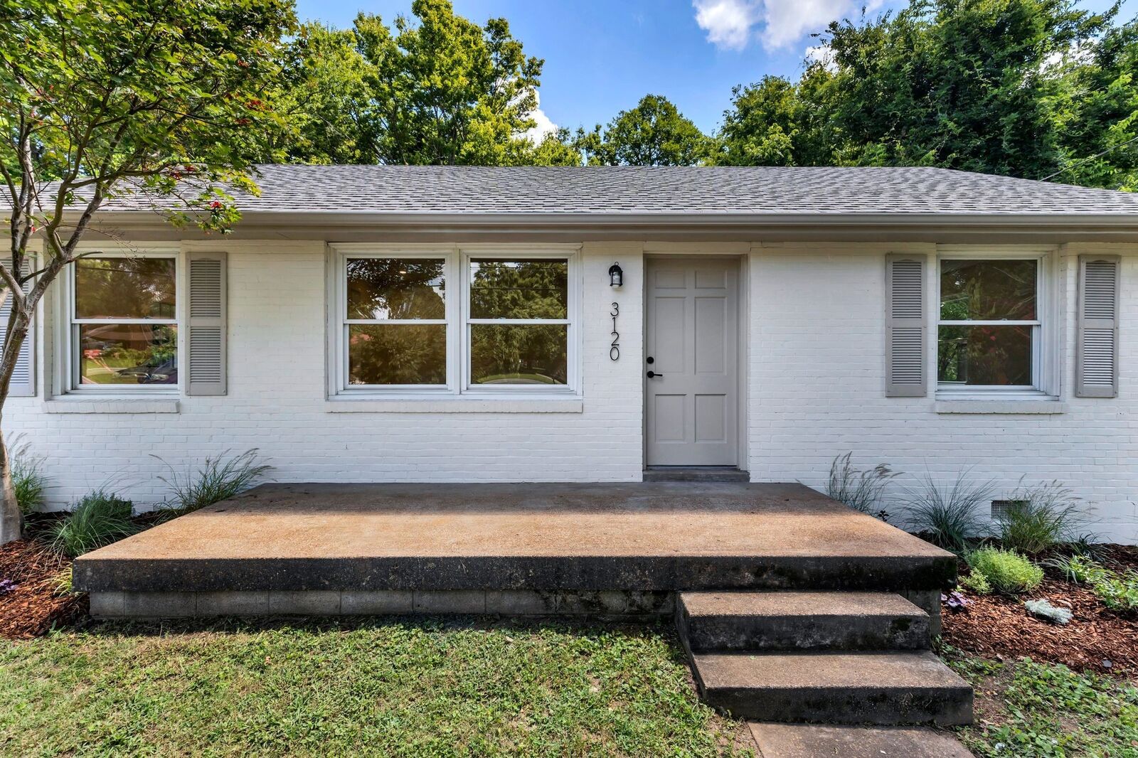 Property Photo:  3120 Southlake Dr  TN 37211 