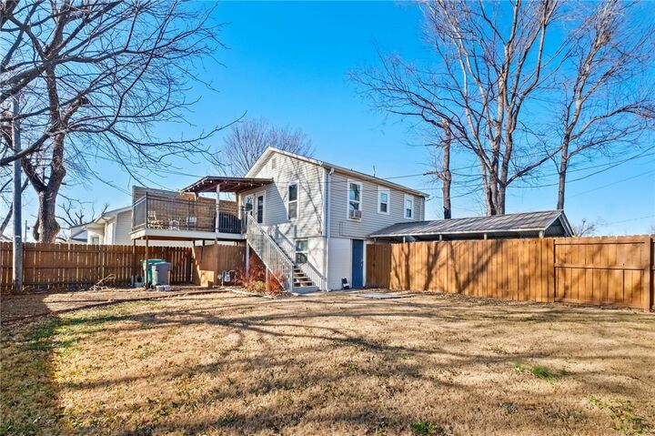 Property Photo:  615 N 3rd Street  AR 72756 