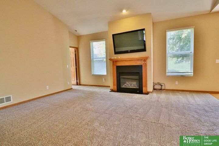 Property Photo: 7410 N 89th Avenue NE 68122