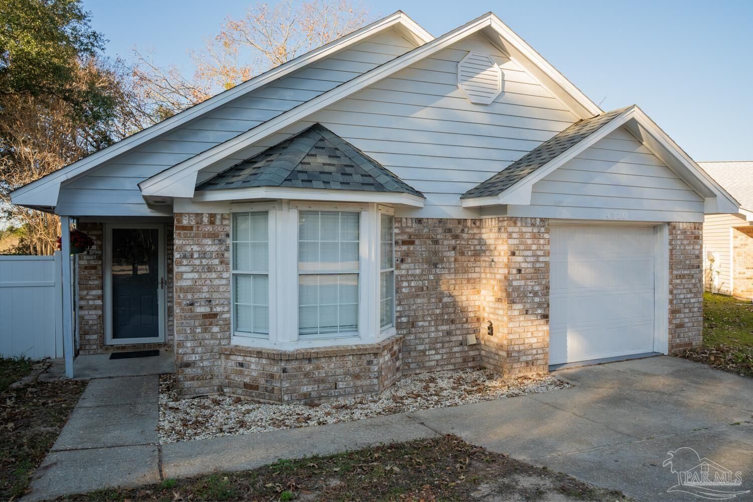 Property Photo:  4720 Northpointe Ct  FL 32514 