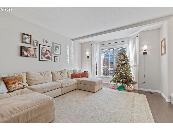 Property Photo:  3619 N Knoll Dr  OR 97132 