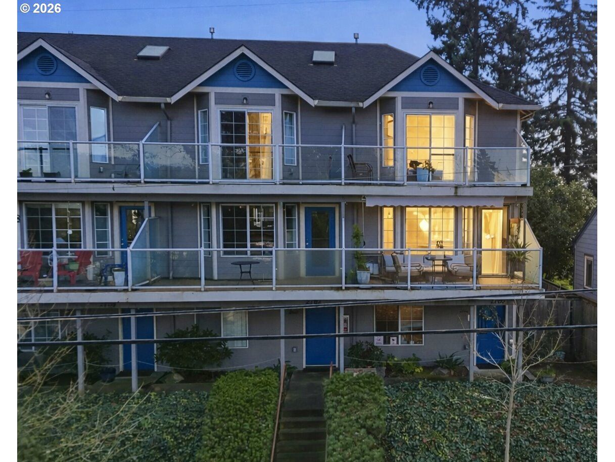 Property Photo: 2760 E McLoughlin Blvd WA 98661