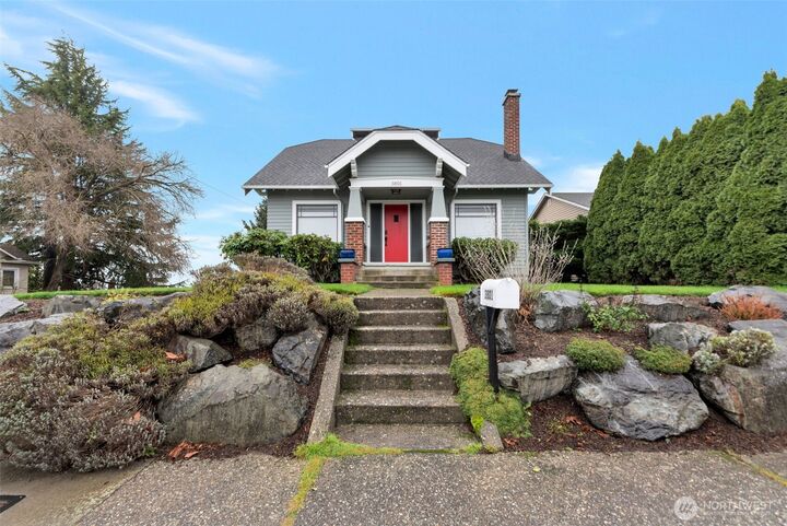 Property Photo:  3801  Federal Avenue  WA 98201 