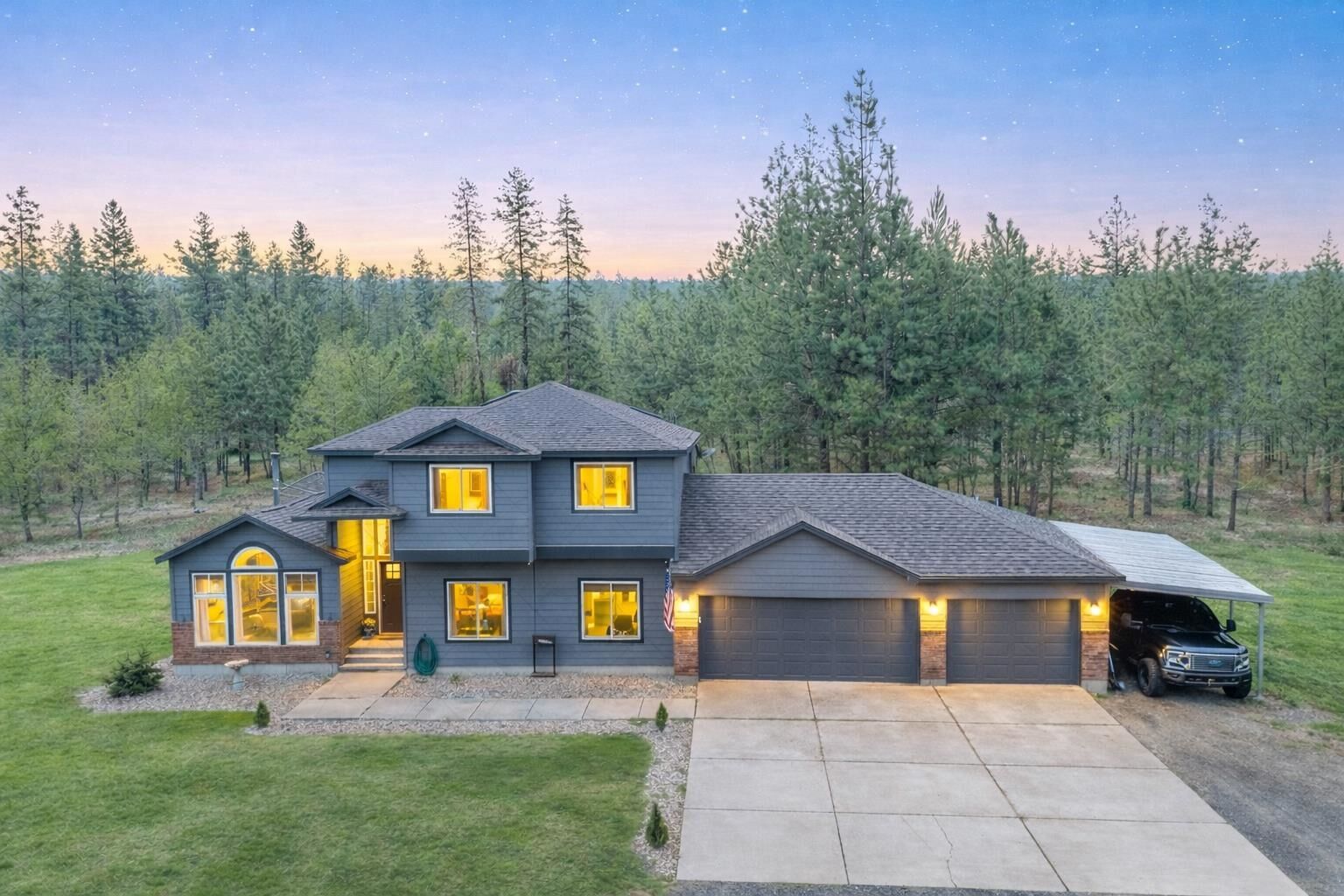 Property Photo:  39810 N Hardesty Ln  WA 99009 