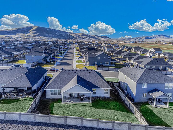 Property Photo:  506 Constance Ave  WA 99353 