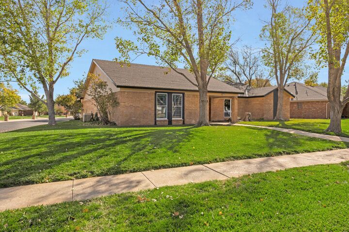 Property Photo:  6401 Hinsdale Drive  TX 79109-6527 