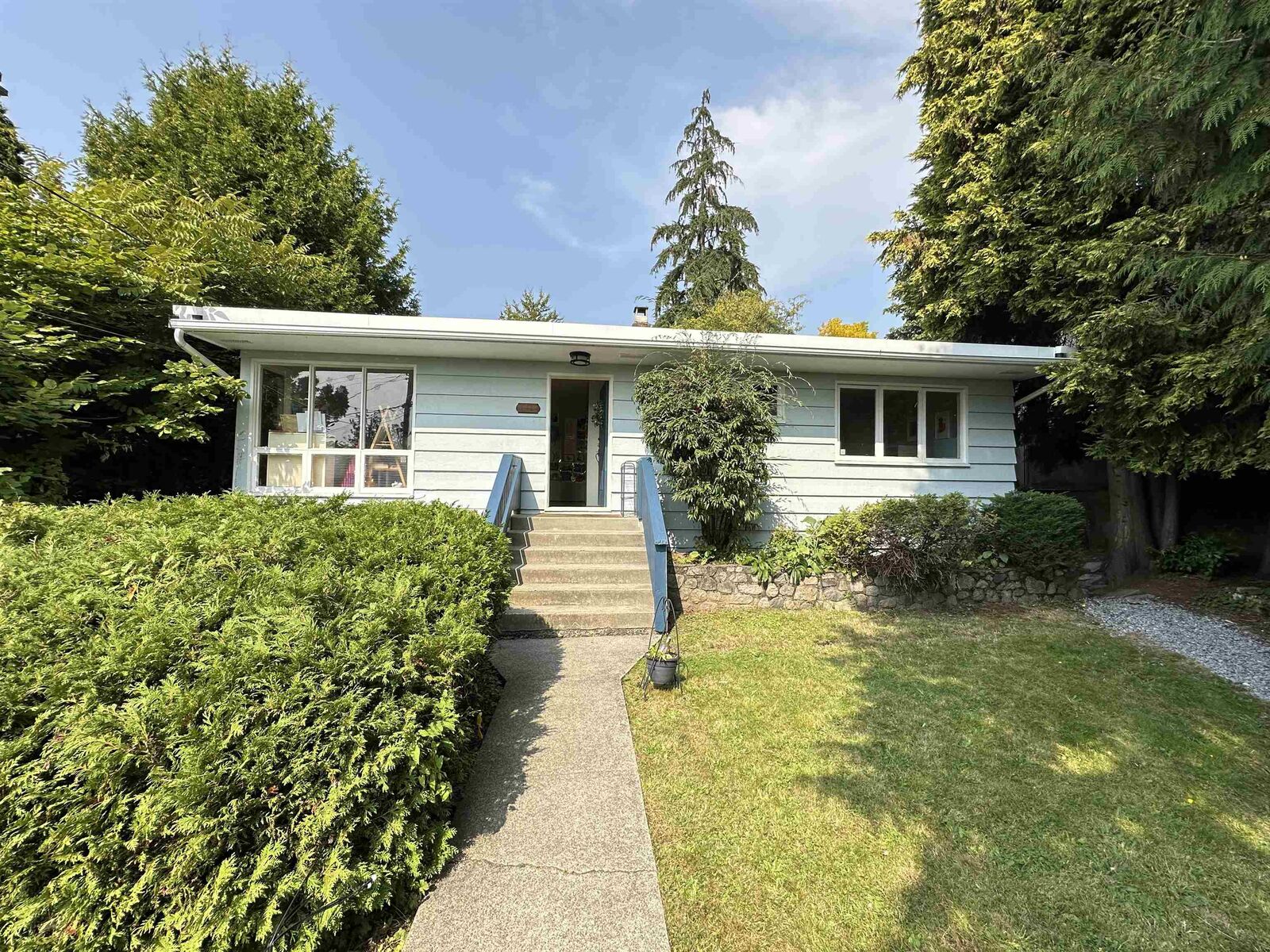 Property Photo: 1115 Haywood Avenue BC V7T 1T8