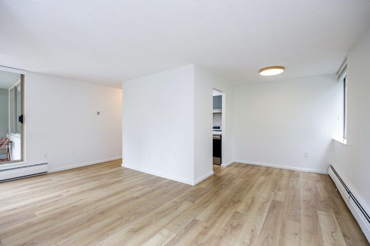 Property Photo:  2008 Fullerton Avenue 304  BC V7P 3G7 