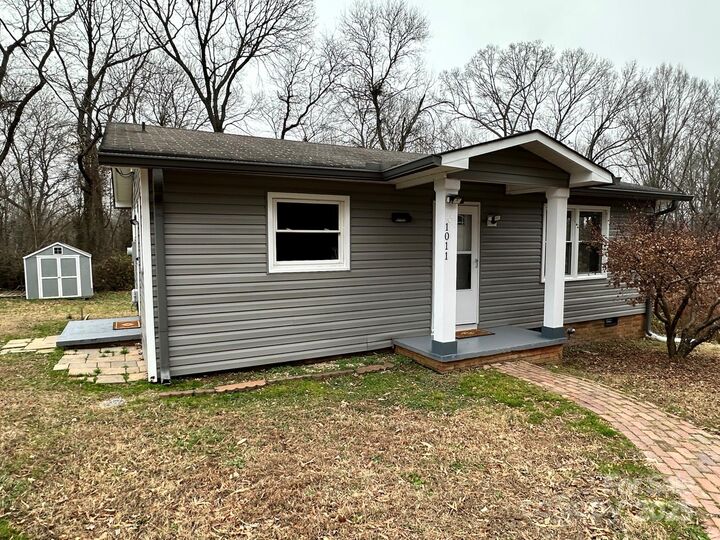 Property Photo:  1011 Hull Street  NC 28677 