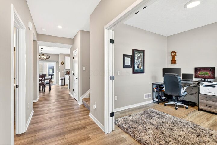 Property Photo:  33 Erin Hills Road  OH 43116 