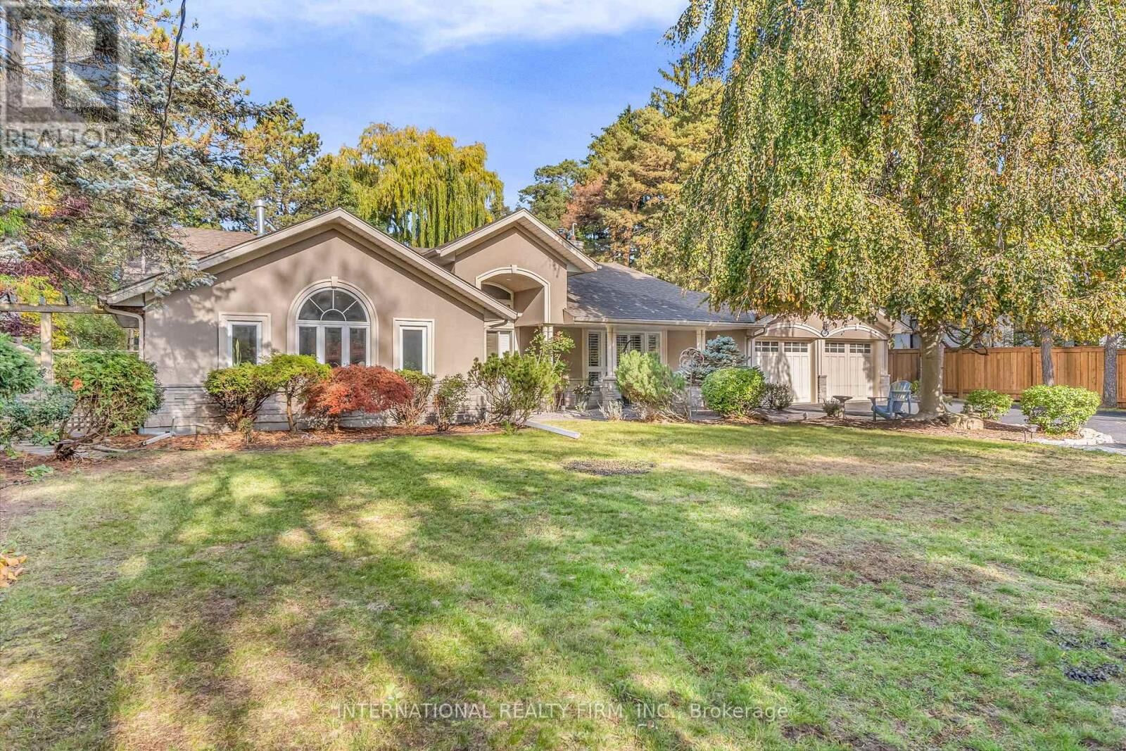 Property Photo:  1049 Indian Rd Road  ON L5H 1R6 