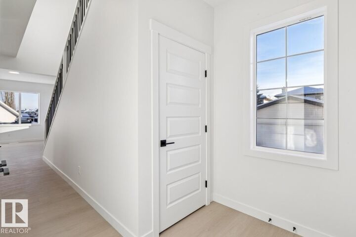 Property Photo:  1525 Grant Way NW  AB T5T 0W2 