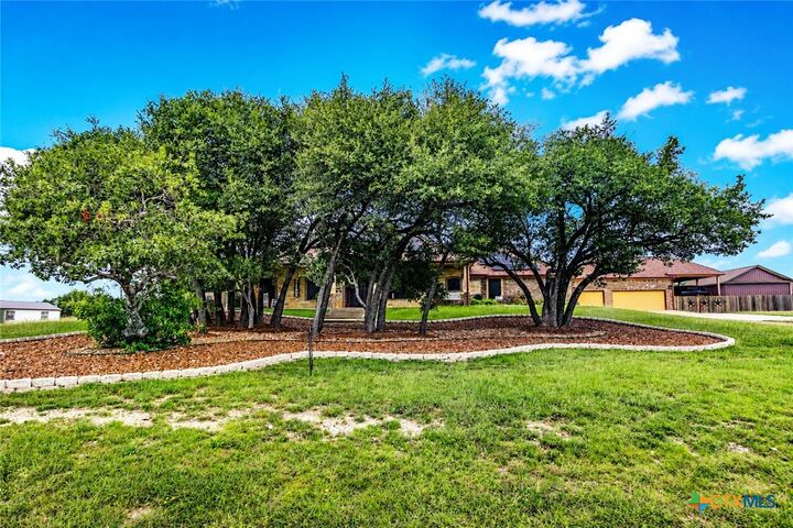 Property Photo: 301 County Road 4772 TX 76539