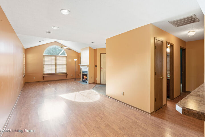 Property Photo: 3019 Graystone Manor Pkwy KY 40241