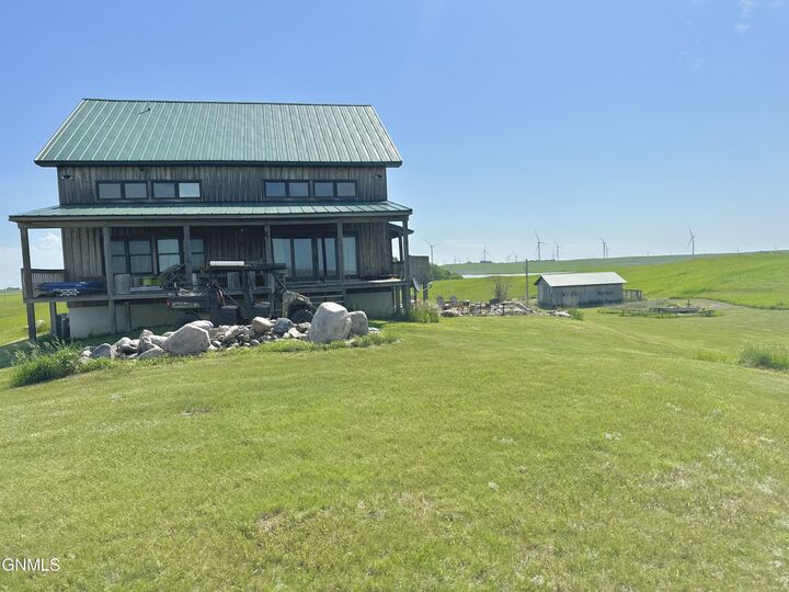 Property Photo:  6812 89th Street SE  ND 58456 