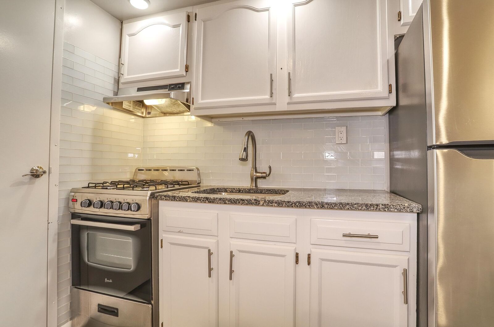 Property Photo:  1715 John F Kennedy Blvd 5D  NJ 07047 