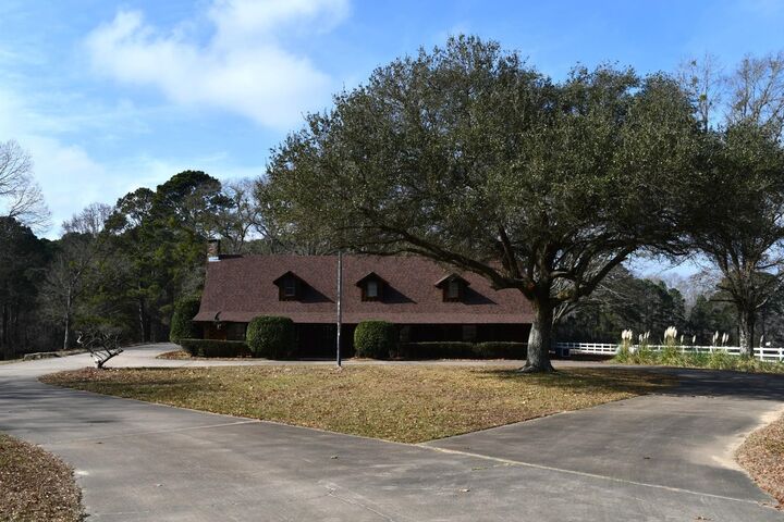 Property Photo:  947 Pumpkin Center Rd  TX 75672 