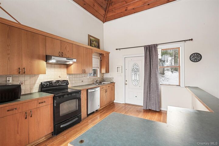 Property Photo:  22 Raspberry Lane  NY 10512 