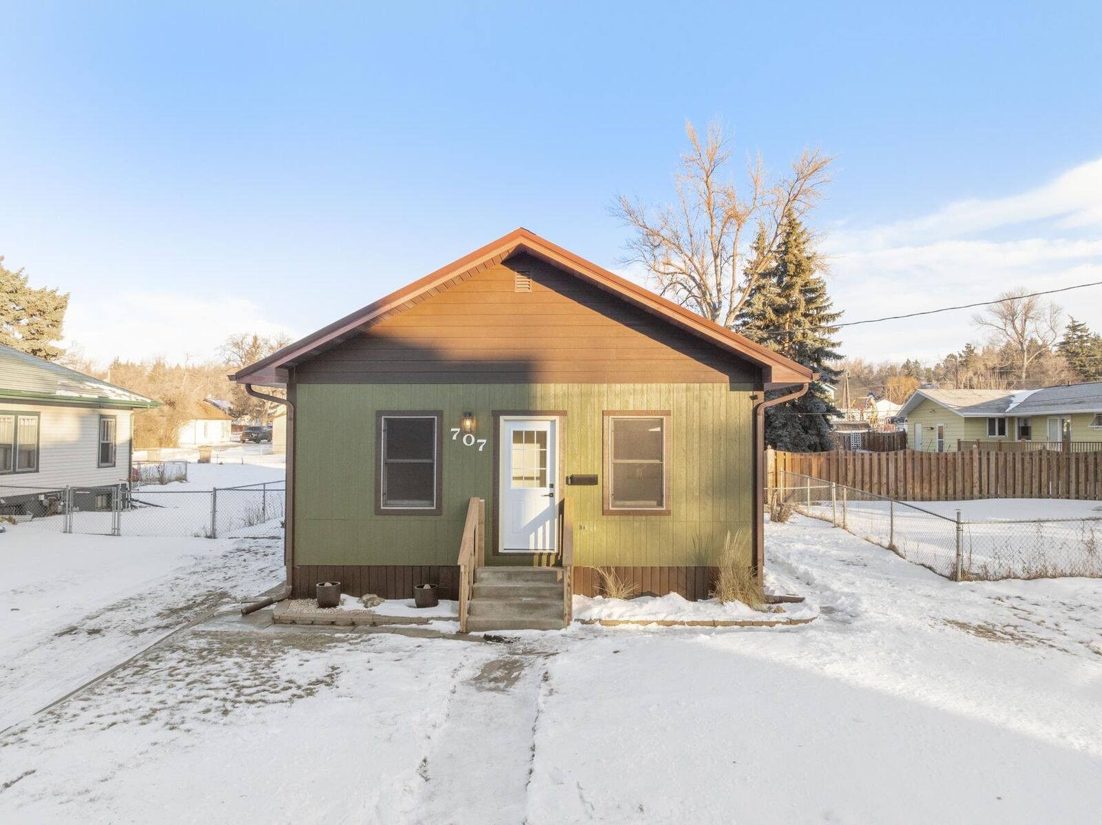 Property Photo:  707 8th Ave NE  ND 58703 