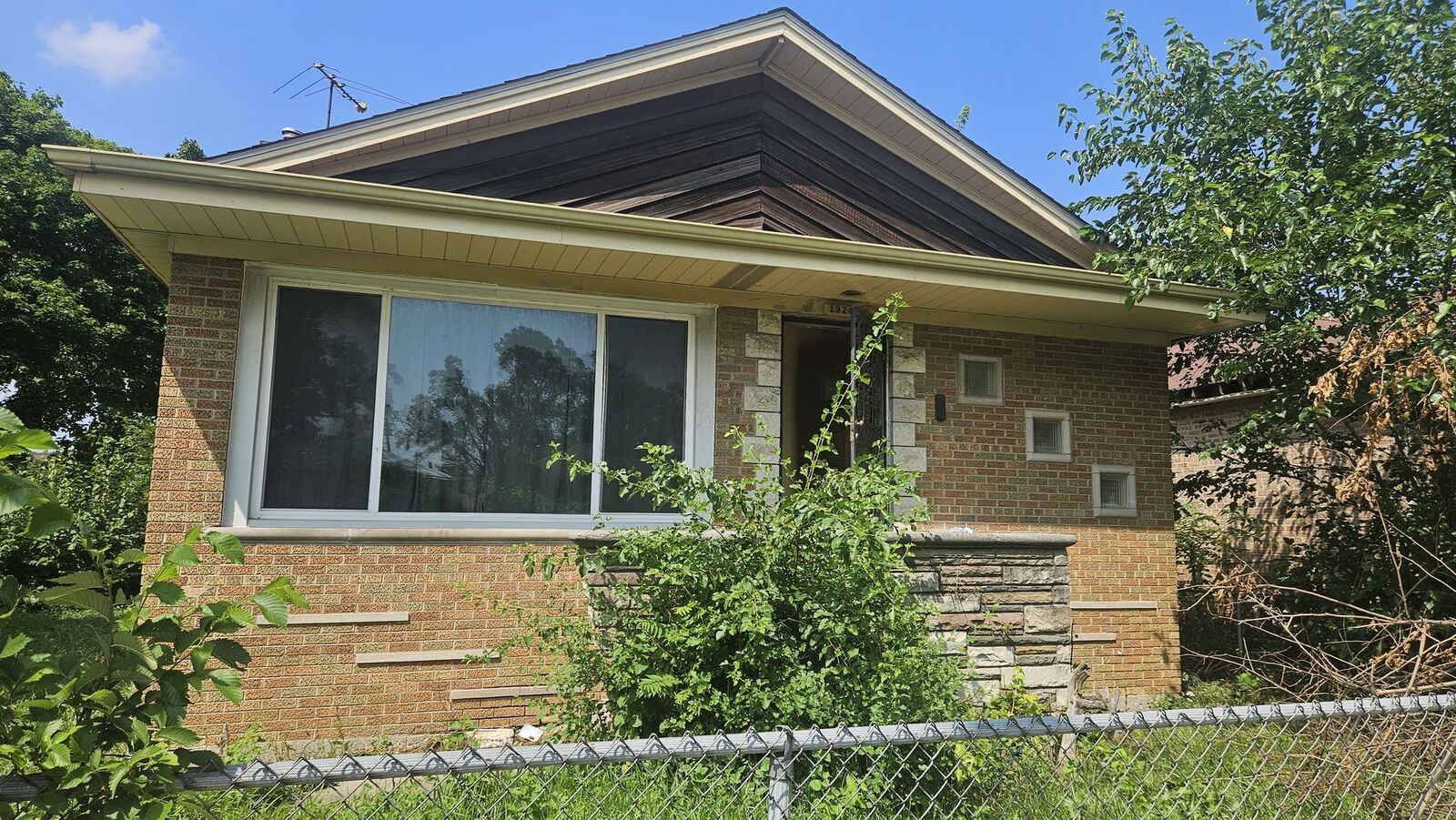 Property Photo: 1924 W Marquette Road IL 60636