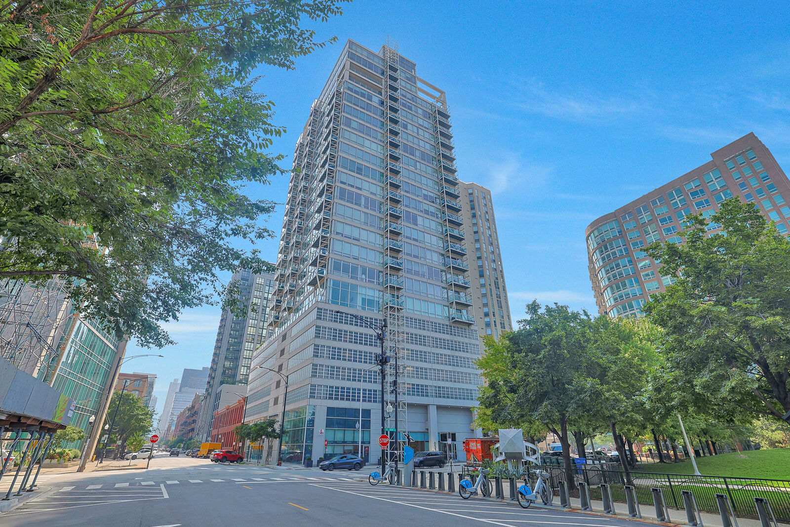 Property Photo:  653 N Kingsbury Street 2206  IL 60610 