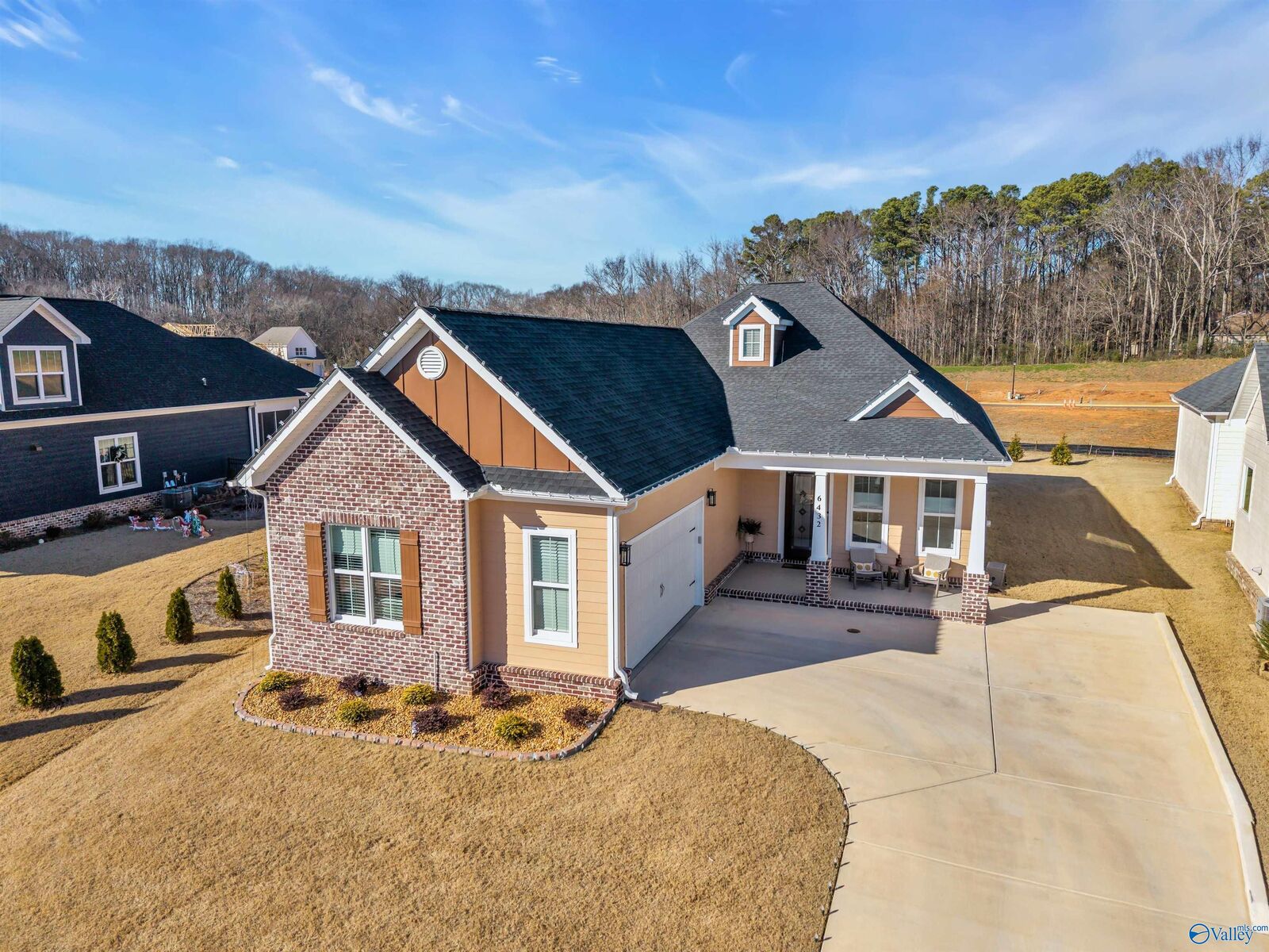 Property Photo: 6432 Lenox Hill Way AL 35806