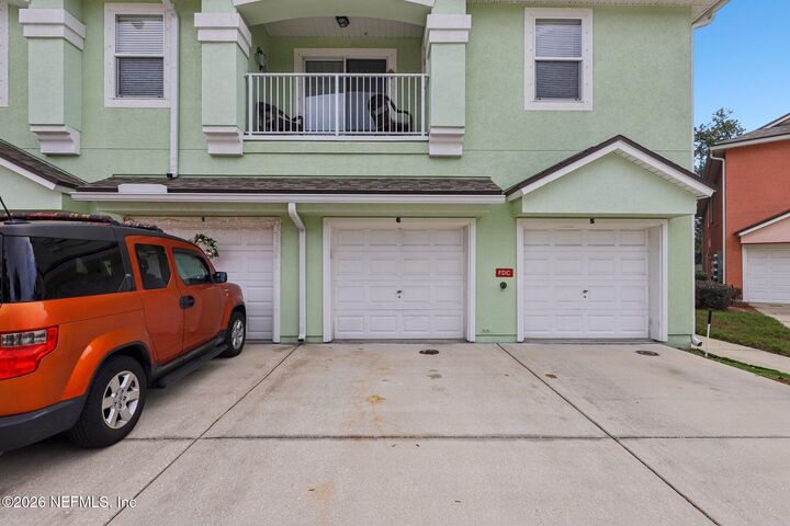 Property Photo: 13856 Herons Landing Way 11-6 FL 32224