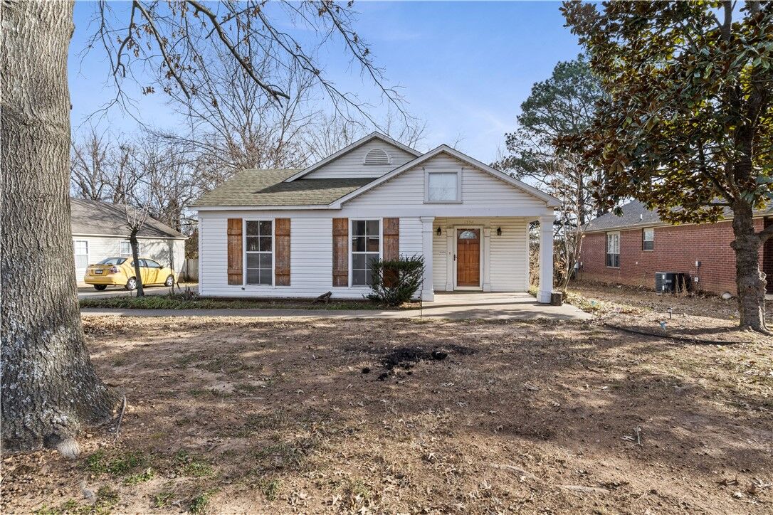 Property Photo:  1394 N Tradition Avenue  AR 72704 