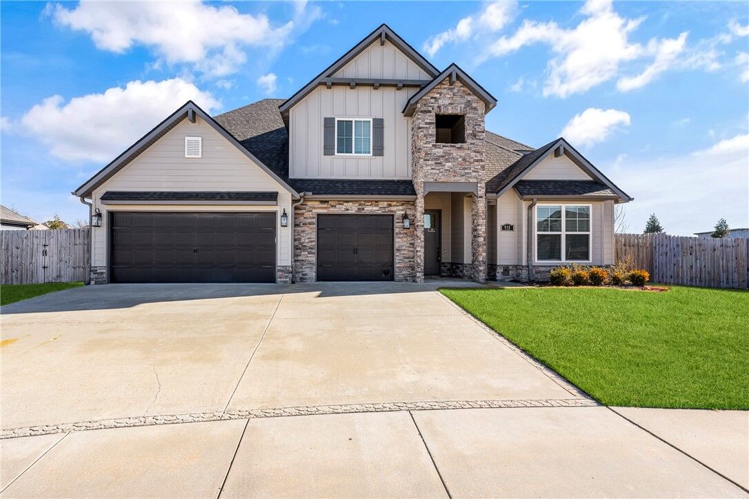 Property Photo:  931 Red Maple Street  AR 72719 