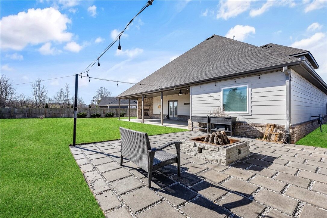 Property Photo:  931 Red Maple Street  AR 72719 