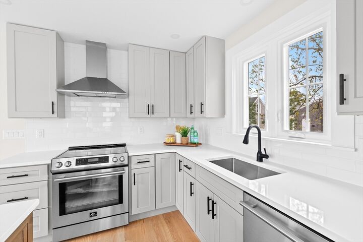 Property Photo:  19 Ford Place 2  MA 02066 