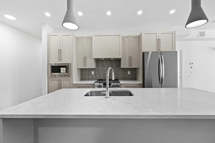 Property Photo: 520 Reynolds Avenue SW 1116 AB T4B 5X9