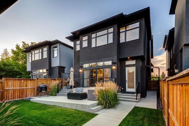 Photo de la propriété:  1837 32 Avenue SW  AB T2T 1W3 