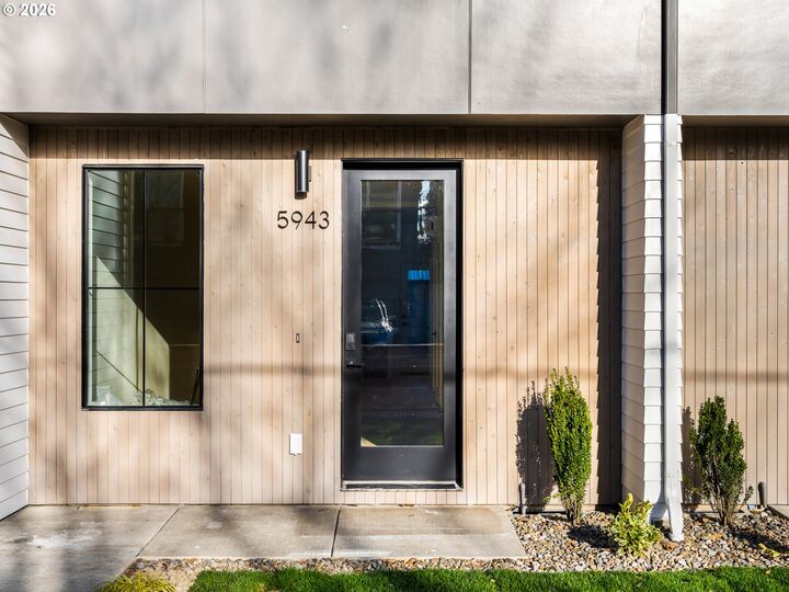 Property Photo:  5943 SE 60th Ave  OR 97206 