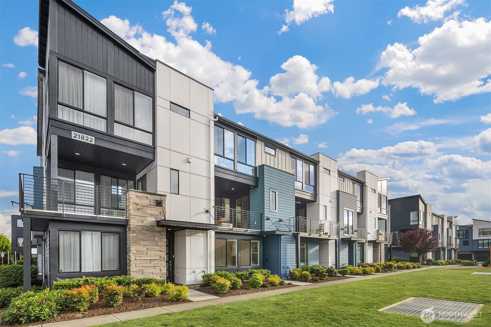 Property Photo:  21822  25th Avenue SE B  WA 98021 