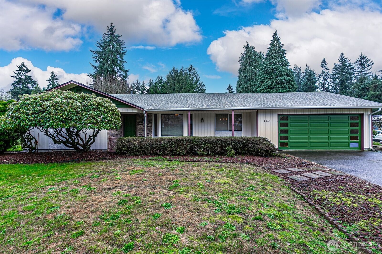 Property Photo:  7505  Husky Way SE  WA 98503 